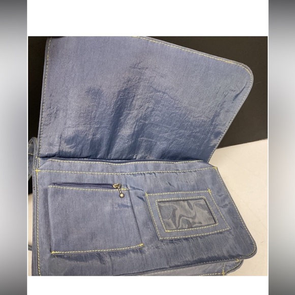 Baggallini Blue/Lime Nylon Multi-Pocket Crossbody Bag w/ Detachable Change Purse - Picture 4 of 15